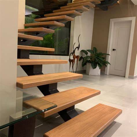tipos de peldaños: madera, metal, vidrio