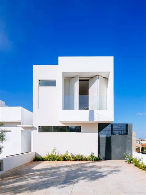 fachada minimalista ventanas blancas