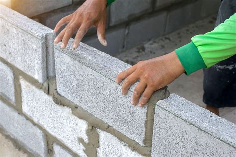 herramientas para construcción de muros de hormigón