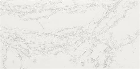 Encimera Compac Ice Max Pure en cocina blanca